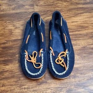Navy Minnetonka Size 8.5